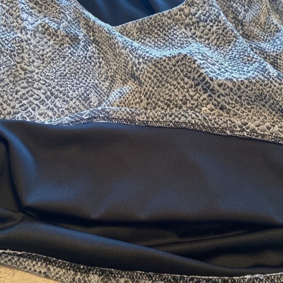 🔥3-$10🔥 Scoop neck top with sheer sleeves - Picture 5 of 8